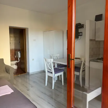 Apartment Jovic 2 *