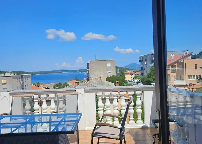 アパート Jovic 2 *