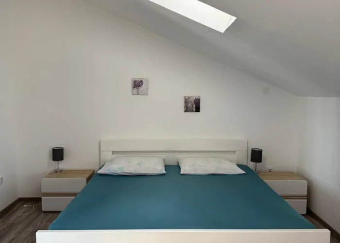 アパート Jovic 2 *